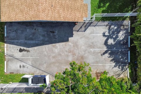 Commercial property in Miami, Florida № 1963702 - photo 6