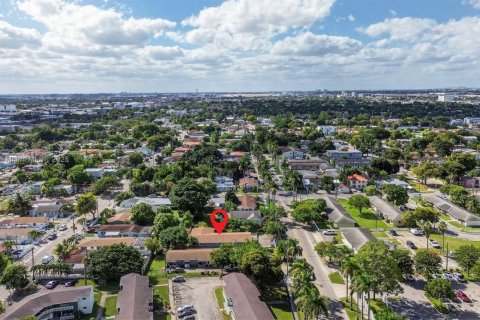 Commercial property in Miami, Florida № 1963702 - photo 11