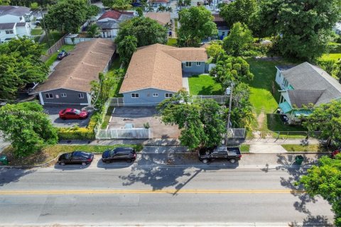 Commercial property in Miami, Florida № 1963702 - photo 2