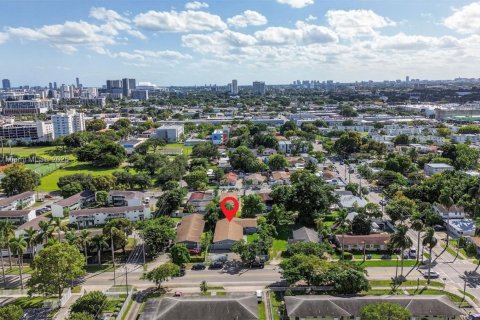 Commercial property in Miami, Florida № 1963702 - photo 8