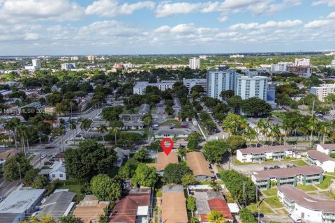 Commercial property in Miami, Florida № 1963702 - photo 10