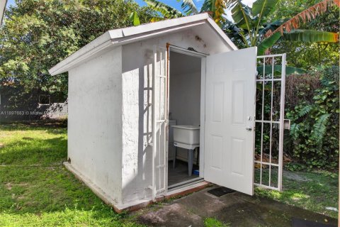 Commercial property in Miami, Florida № 1963702 - photo 21