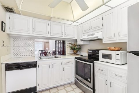 Apartment in Coconut Creek, Florida 2 bedrooms, 89.37 sq.m. № 1938043 - photo 17