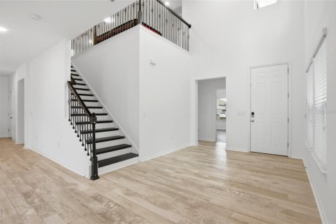 House in Orlando, Florida 5 bedrooms, 278.99 sq.m. № 2204511 - photo 8