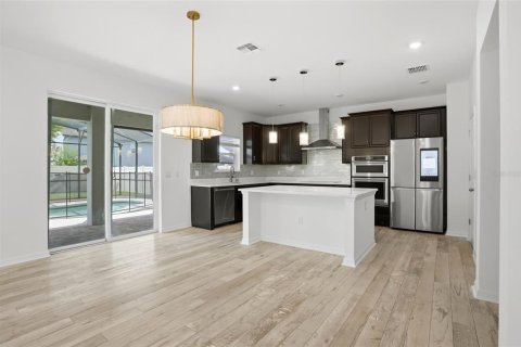 House in Orlando, Florida 5 bedrooms, 278.99 sq.m. № 2204511 - photo 14