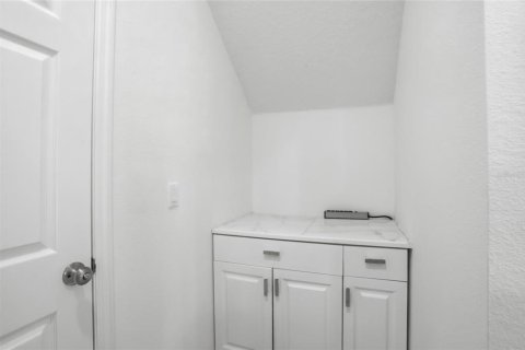 House in Orlando, Florida 5 bedrooms, 278.99 sq.m. № 2204511 - photo 19