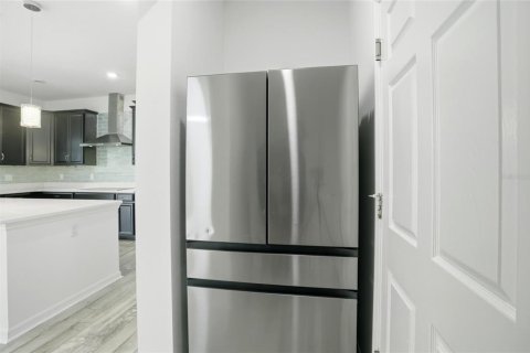 House in Orlando, Florida 5 bedrooms, 278.99 sq.m. № 2204511 - photo 20