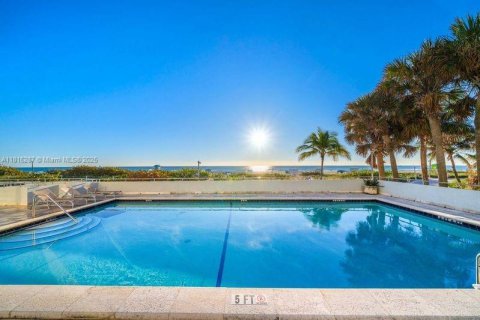 Condo in Miami Beach, Florida, 1 bedroom  № 1768616 - photo 15