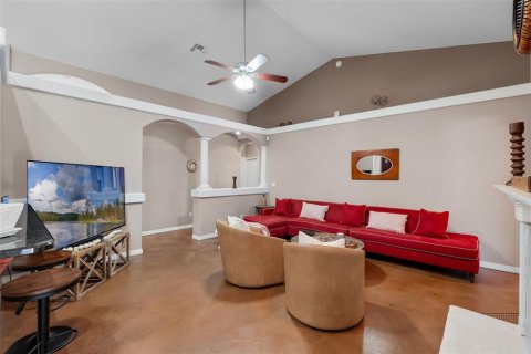 House in Kissimmee, Florida 5 bedrooms, 349.68 sq.m. № 1873989 - photo 10