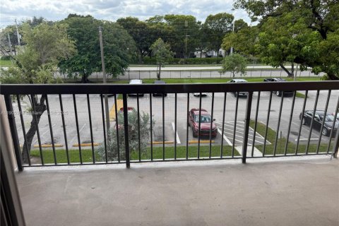 Снять в аренду кондоминиум в Майами, Флорида 1 спальня, 67.54м2, № 1956151 - фото 9