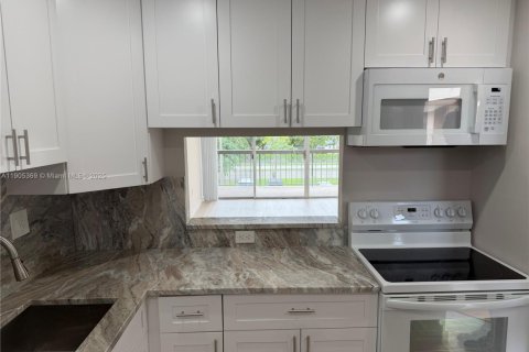 Снять в аренду кондоминиум в Майами, Флорида 1 спальня, 67.54м2, № 1956151 - фото 3