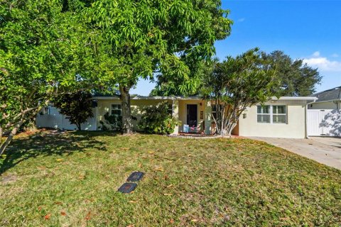 Villa ou maison à Cape Canaveral, Floride 4 chambres, 148.64 m2 № 2210542