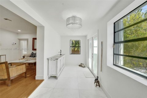 Villa ou maison à vendre à Hollywood, Floride: 5 chambres № 2059286 - photo 16