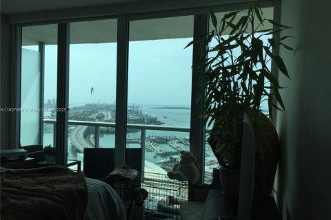 Condo in Miami, Florida, 1 bedroom  № 1888792 - photo 5