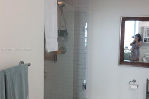 Condo in Miami, Florida, 1 bedroom  № 1888792 - photo 9