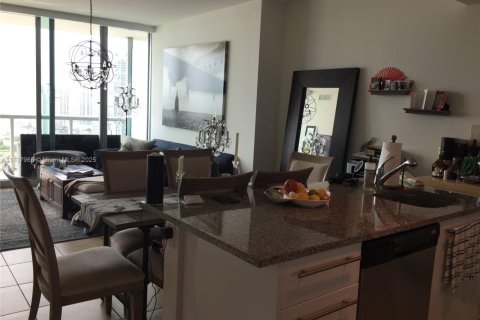 Condo in Miami, Florida, 1 bedroom  № 1888792 - photo 6