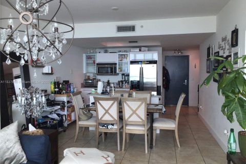 Condo in Miami, Florida, 1 bedroom  № 1888792 - photo 3