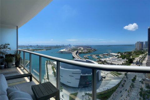 Condo in Miami, Florida, 1 bedroom  № 1888792 - photo 1