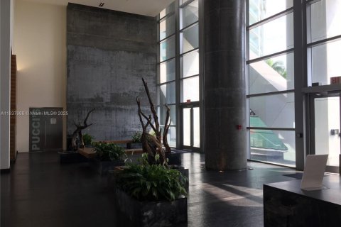Condo in Miami, Florida, 1 bedroom  № 1888792 - photo 10