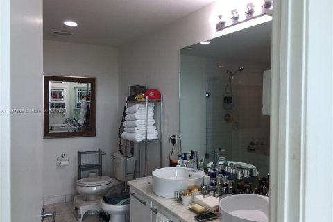 Condo in Miami, Florida, 1 bedroom  № 1888792 - photo 8