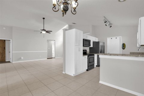 House in Oviedo, Florida 3 bedrooms, 121.33 sq.m. № 2354410 - photo 9