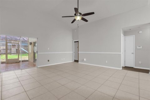 House in Oviedo, Florida 3 bedrooms, 121.33 sq.m. № 2354410 - photo 7
