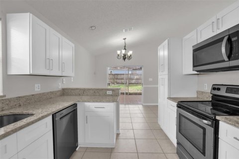 House in Oviedo, Florida 3 bedrooms, 121.33 sq.m. № 2354410 - photo 12