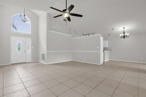 House in Oviedo, Florida 3 bedrooms, 121.33 sq.m. № 2354410 - photo 6