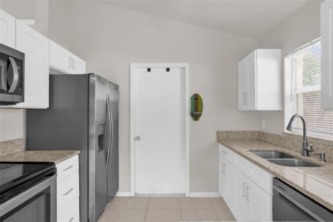 House in Oviedo, Florida 3 bedrooms, 121.33 sq.m. № 2354410 - photo 13