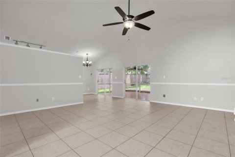 House in Oviedo, Florida 3 bedrooms, 121.33 sq.m. № 2354410 - photo 4