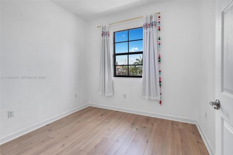 Touwnhouse à vendre à Homestead, Floride: 3 chambres, 133.04 m2 № 1999592 - photo 10