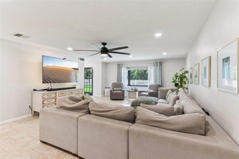 House in Orlando, Florida 3 bedrooms, 208.01 sq.m. № 1832163 - photo 7