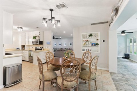 House in Orlando, Florida 3 bedrooms, 208.01 sq.m. № 1832163 - photo 14
