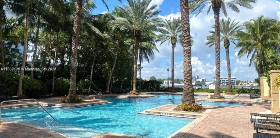 Condo à Sunny Isles Beach, Floride, 2 chambres № 1688606