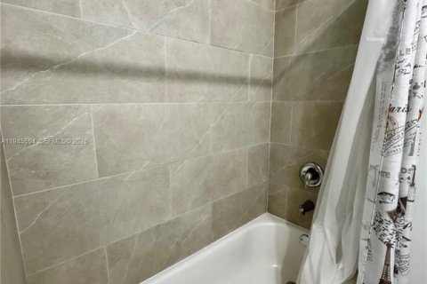 Apartment in Hallandale Beach, Florida 1 bedroom, 55.74 sq.m. № 2003434 - photo 8