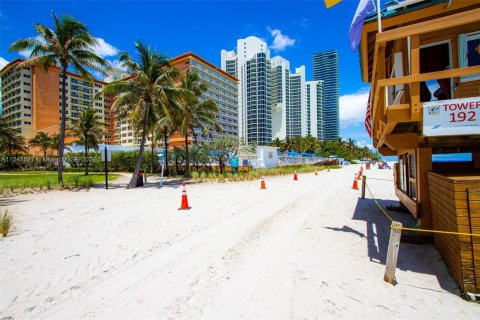 Condominio en venta en Sunny Isles Beach, Florida, 38.09 m2 № 2077315 - foto 23