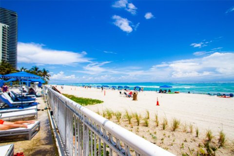 Condominio en venta en Sunny Isles Beach, Florida, 38.09 m2 № 2077315 - foto 21