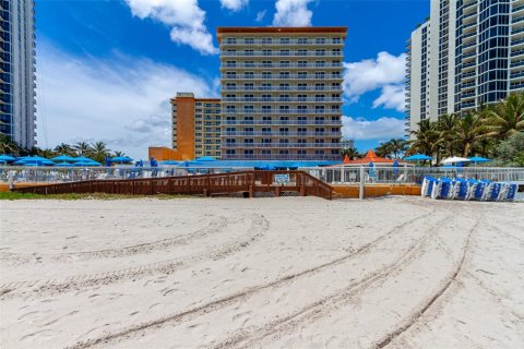 Condominio en venta en Sunny Isles Beach, Florida, 38.09 m2 № 2077315 - foto 24