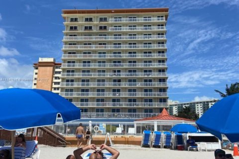 Condominio en venta en Sunny Isles Beach, Florida, 38.09 m2 № 2077315 - foto 6