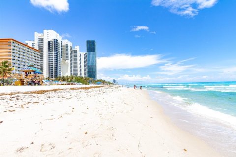 Condominio en venta en Sunny Isles Beach, Florida, 38.09 m2 № 2077315 - foto 22