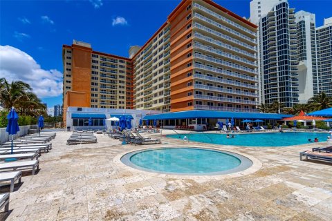 Condominio en venta en Sunny Isles Beach, Florida, 38.09 m2 № 2077315 - foto 20