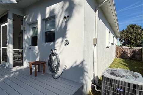 House in New Smyrna Beach, Florida 2 bedrooms, 121.52 sq.m. № 2391308 - photo 17