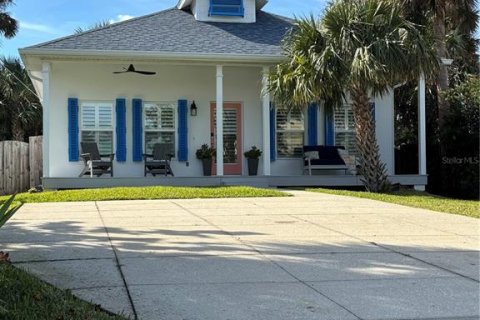 House in New Smyrna Beach, Florida 2 bedrooms, 121.52 sq.m. № 2391308