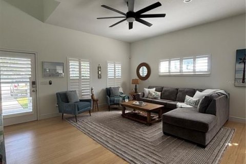 House in New Smyrna Beach, Florida 2 bedrooms, 121.52 sq.m. № 2391308 - photo 3