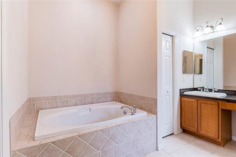 House in Gibsonton, Florida 3 bedrooms, 242.47 sq.m. № 1746339 - photo 25