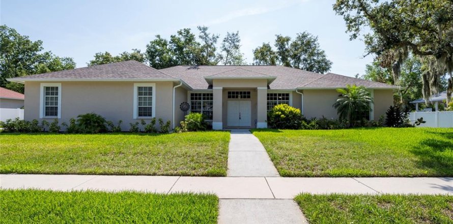 House in Gibsonton, Florida 3 bedrooms, 242.47 sq.m. № 1746339