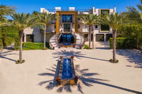 Купить виллу или дом в Исламорада, Вилладж оф Айлендс, Флорида 7 спален, 945.93м2, № 2035961 - фото 2