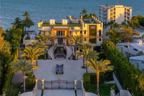 Купить виллу или дом в Исламорада, Вилладж оф Айлендс, Флорида 7 спален, 945.93м2, № 2035961 - фото 8