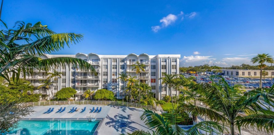 Condo in Miami, Florida, 2 bedrooms  № 1952823