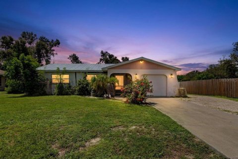 House in Venice, Florida 3 bedrooms, 105.91 sq.m. № 2291734